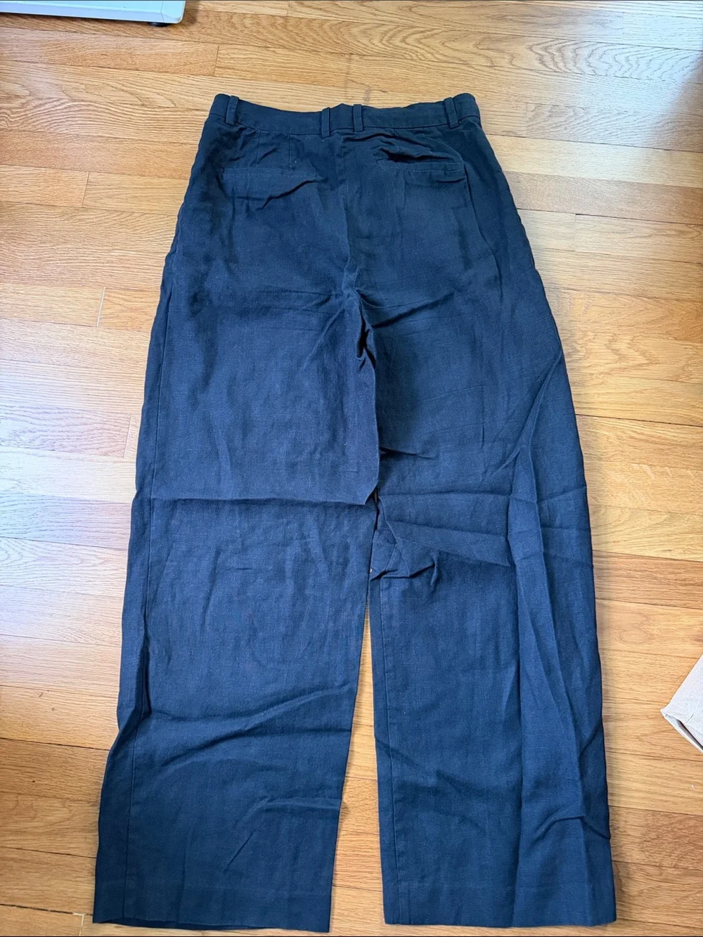 Babaton pleated linen pant in black